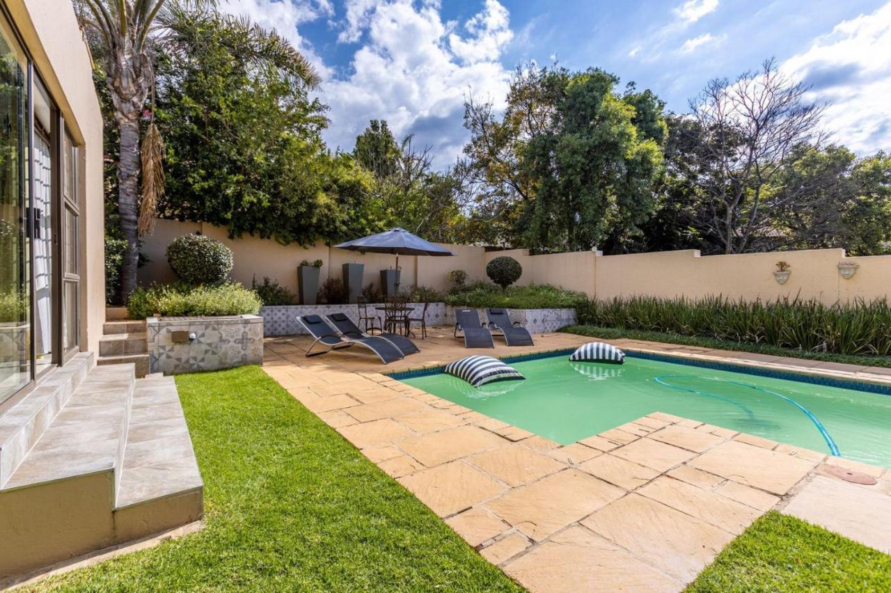 Fleur De Lis Guesthouse Krugersdorp Exterior foto