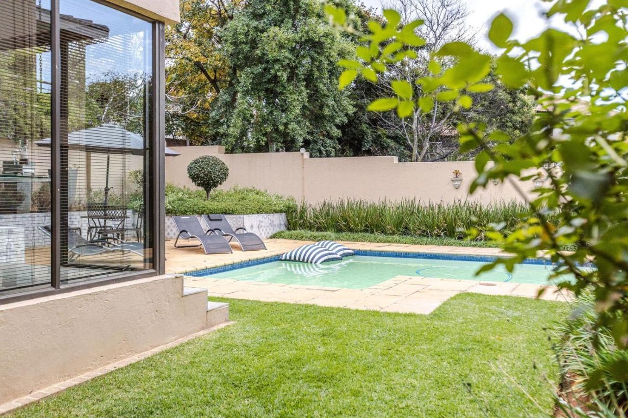 Fleur De Lis Guesthouse Krugersdorp Exterior foto